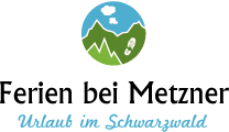 Bildmarke Ferien bei Metzner - Kreis mit zweifarbiger grüner Bergsilhouette, blauer Himmel und Schuhabdruck symbolisch für die Wanderregion Schwarzwald